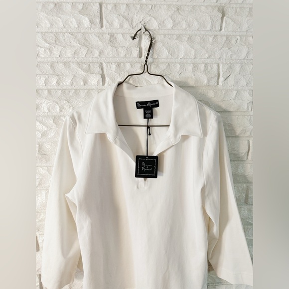 Mercer & Madison White V-neck Collared Top NWT - Picture 3 of 4